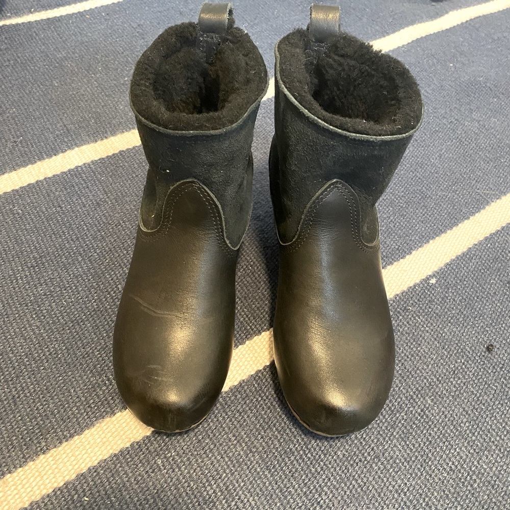 Like New No. 6 shearling boots